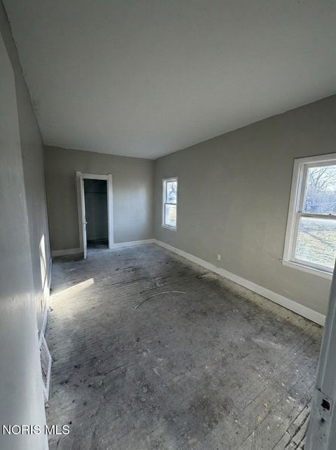 Tiny photo for 1019 Gordon Street, Toledo, OH 43609 (MLS # 10004671)