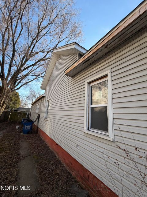 Tiny photo for 1019 Gordon Street, Toledo, OH 43609 (MLS # 10004671)