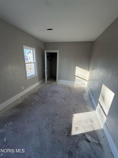 Tiny photo for 1019 Gordon Street, Toledo, OH 43609 (MLS # 10004671)