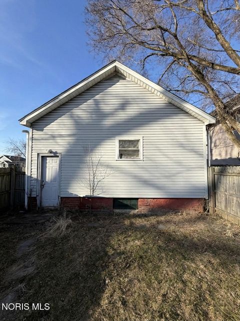 Tiny photo for 1019 Gordon Street, Toledo, OH 43609 (MLS # 10004671)