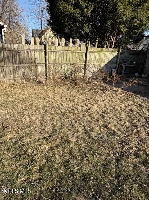 Tiny photo for 1019 Gordon Street, Toledo, OH 43609 (MLS # 10004671)