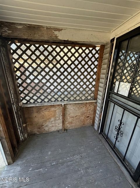 Tiny photo for 1019 Gordon Street, Toledo, OH 43609 (MLS # 10004671)