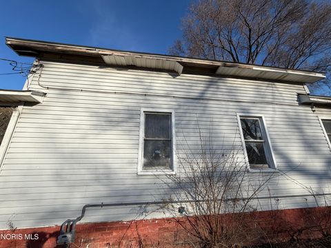 Tiny photo for 1019 Gordon Street, Toledo, OH 43609 (MLS # 10004671)