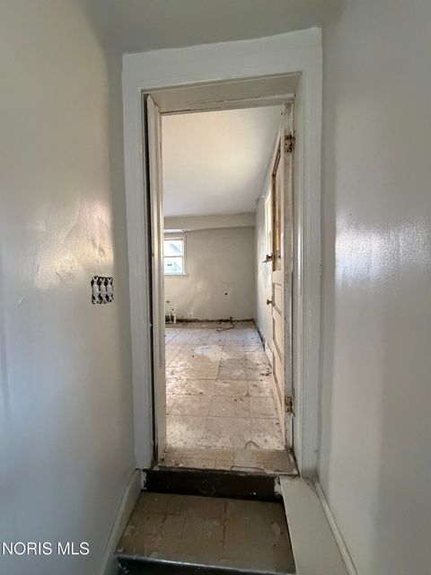 Tiny photo for 1019 Gordon Street, Toledo, OH 43609 (MLS # 10004671)