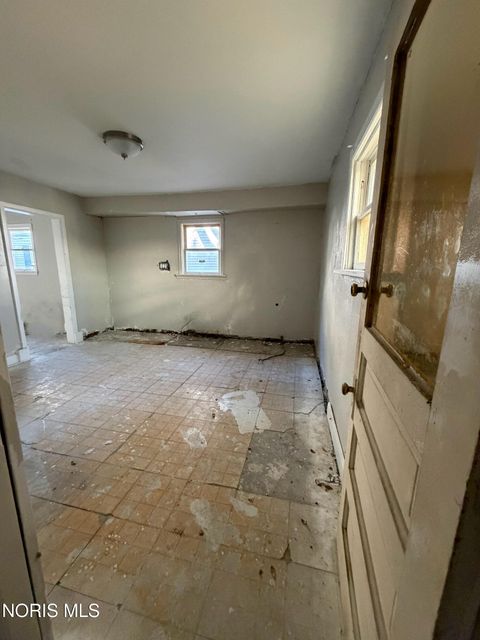 Tiny photo for 1019 Gordon Street, Toledo, OH 43609 (MLS # 10004671)