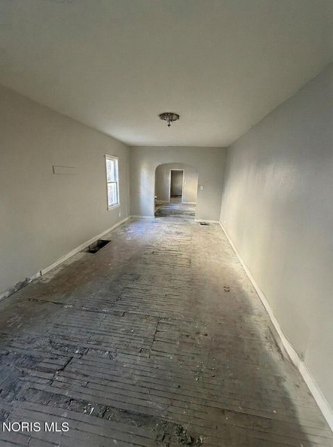 Tiny photo for 1019 Gordon Street, Toledo, OH 43609 (MLS # 10004671)