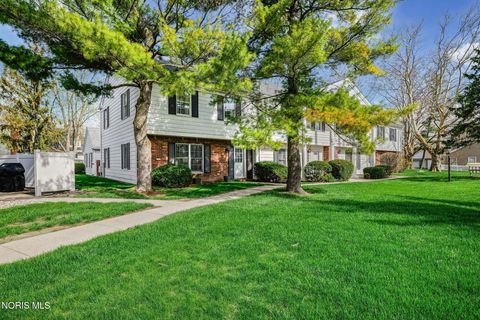 Photo of 19 Olde Orchard Drive, Perrysburg, OH 43551 (MLS # 10005969)