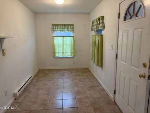 Tiny photo for 216 Deigle Drive, Toledo, OH 43615 (MLS # 10005090)