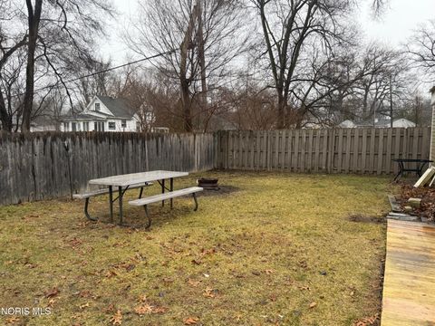 Tiny photo for 216 Deigle Drive, Toledo, OH 43615 (MLS # 10005090)