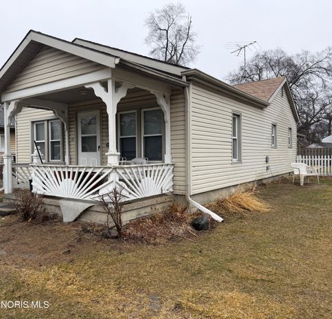 Tiny photo for 216 Deigle Drive, Toledo, OH 43615 (MLS # 10005090)