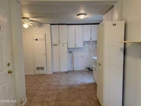 Tiny photo for 216 Deigle Drive, Toledo, OH 43615 (MLS # 10005090)