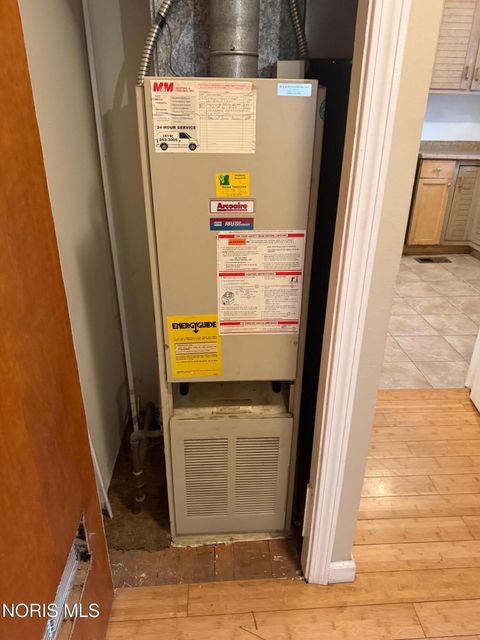 Tiny photo for 216 Deigle Drive, Toledo, OH 43615 (MLS # 10005090)