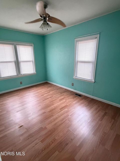 Tiny photo for 216 Deigle Drive, Toledo, OH 43615 (MLS # 10005090)