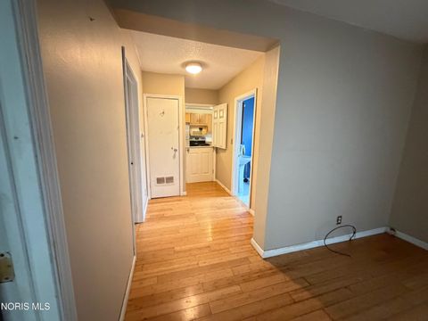 Tiny photo for 216 Deigle Drive, Toledo, OH 43615 (MLS # 10005090)