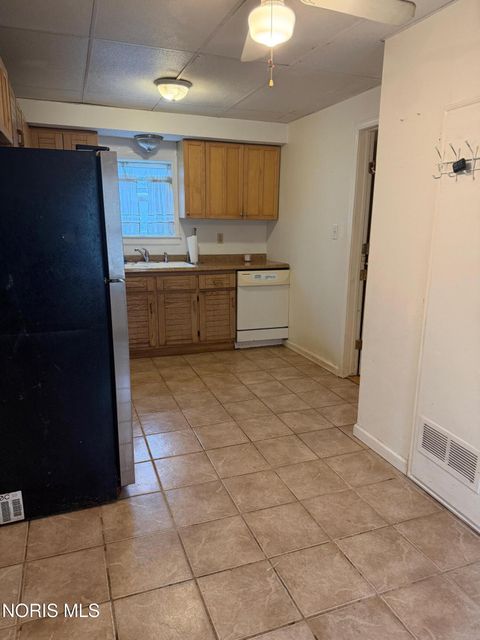 Tiny photo for 216 Deigle Drive, Toledo, OH 43615 (MLS # 10005090)