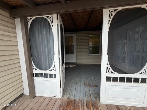 Tiny photo for 216 Deigle Drive, Toledo, OH 43615 (MLS # 10005090)