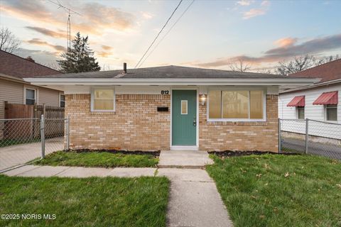 Photo of 812 National Avenue, Toledo, OH 43609 (MLS # 10001354)
