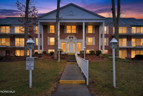 Photo of 5679 Monroe Street #303, Sylvania, OH 43560 (MLS # 10004261)