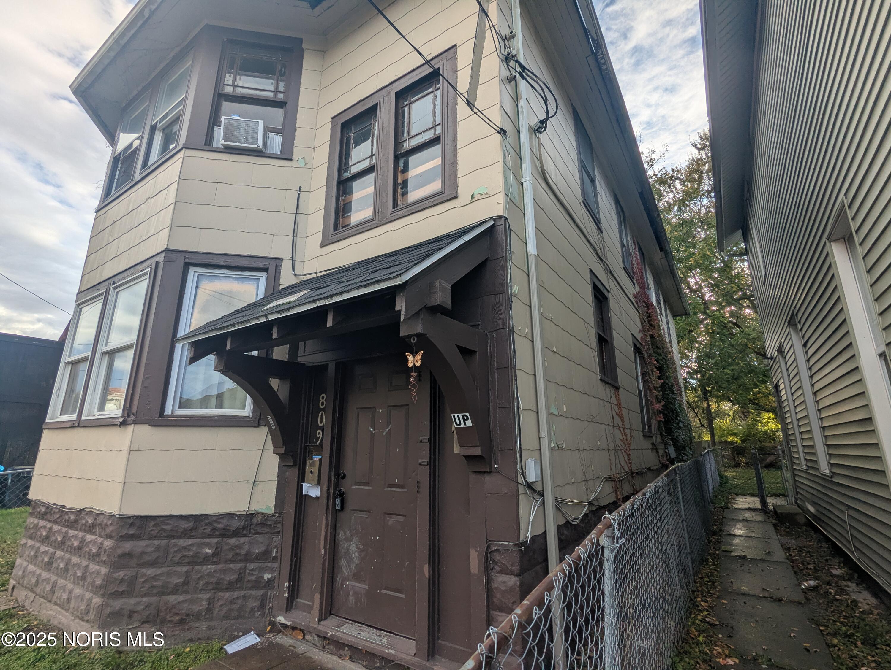 809 Bush Street