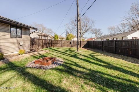 Tiny photo for 2419 Hollybrook Drive, Findlay, OH 45840 (MLS # 10004932)