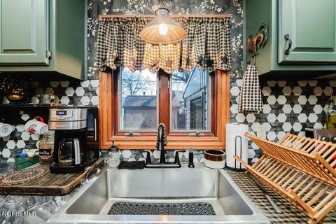 Tiny photo for 2419 Hollybrook Drive, Findlay, OH 45840 (MLS # 10004932)