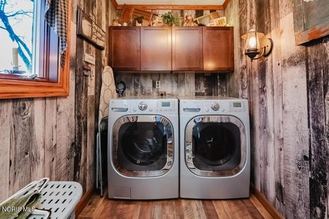 Tiny photo for 2419 Hollybrook Drive, Findlay, OH 45840 (MLS # 10004932)