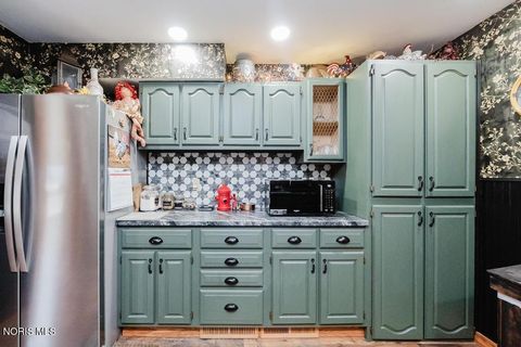 Tiny photo for 2419 Hollybrook Drive, Findlay, OH 45840 (MLS # 10004932)