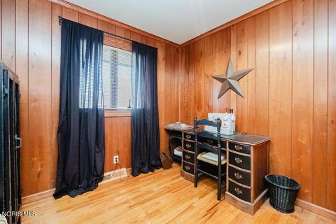 Tiny photo for 2419 Hollybrook Drive, Findlay, OH 45840 (MLS # 10004932)