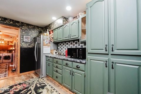 Tiny photo for 2419 Hollybrook Drive, Findlay, OH 45840 (MLS # 10004932)