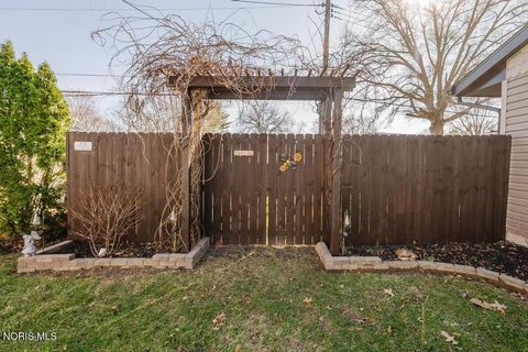 Tiny photo for 2419 Hollybrook Drive, Findlay, OH 45840 (MLS # 10004932)