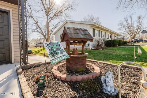 Tiny photo for 2419 Hollybrook Drive, Findlay, OH 45840 (MLS # 10004932)