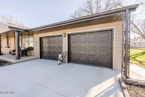 Tiny photo for 2419 Hollybrook Drive, Findlay, OH 45840 (MLS # 10004932)