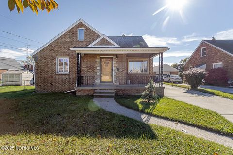 Photo of 330 Mont Royal Drive, Toledo, OH 43608 (MLS # 10000896)