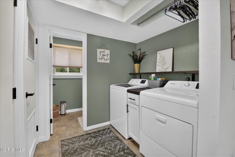 Tiny photo for 513 Mcintyre Lane, Maumee, OH 43537 (MLS # 10011928)