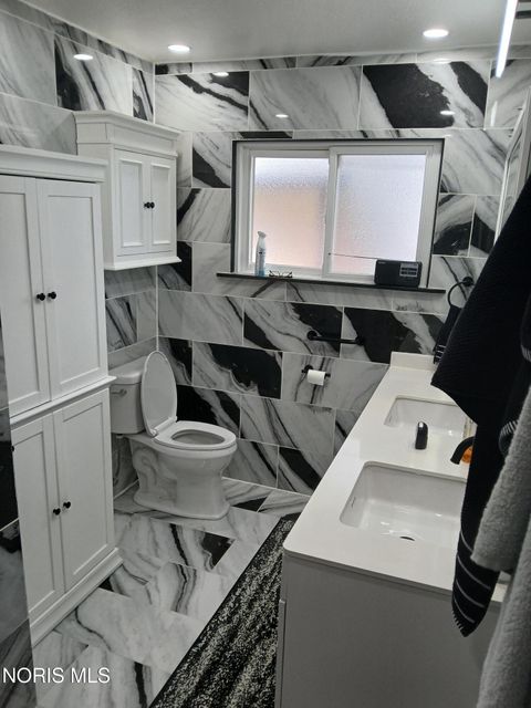 Tiny photo for 2053 Idaho Street, Toledo, OH 43605 (MLS # 10005145)