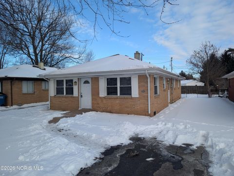 Photo of 5836 Curson Drive, Toledo, OH 43612 (MLS # 10003617)