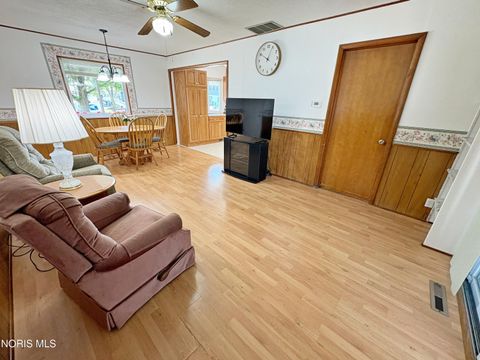 Tiny photo for 1029 Fort Drive, Bowling Green, OH 43402 (MLS # 10010268)
