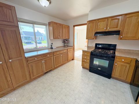 Tiny photo for 1029 Fort Drive, Bowling Green, OH 43402 (MLS # 10010268)
