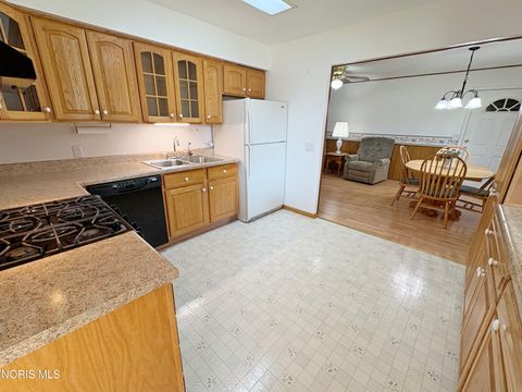 Tiny photo for 1029 Fort Drive, Bowling Green, OH 43402 (MLS # 10010268)