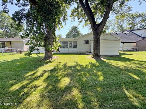 Tiny photo for 1029 Fort Drive, Bowling Green, OH 43402 (MLS # 10010268)