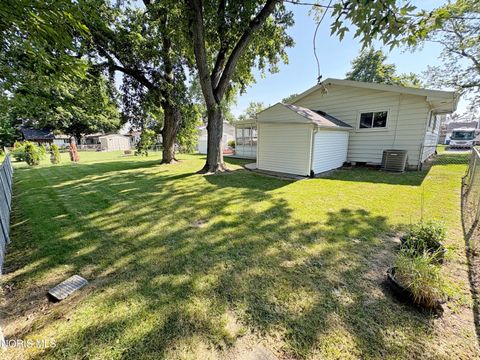 Tiny photo for 1029 Fort Drive, Bowling Green, OH 43402 (MLS # 10010268)