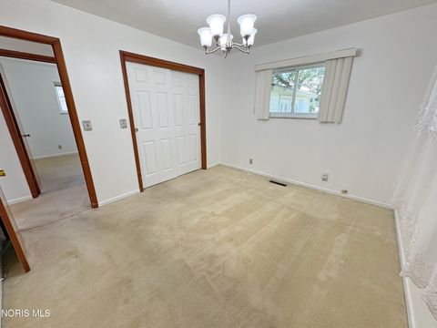 Tiny photo for 1029 Fort Drive, Bowling Green, OH 43402 (MLS # 10010268)