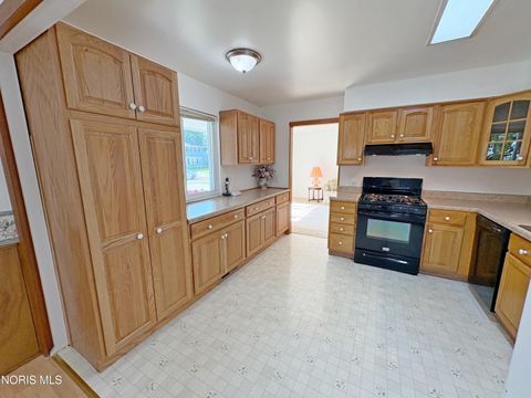 Tiny photo for 1029 Fort Drive, Bowling Green, OH 43402 (MLS # 10010268)