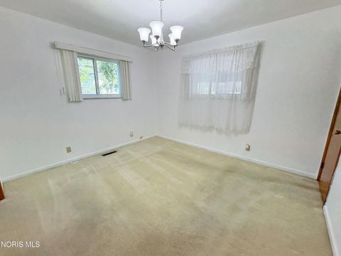 Tiny photo for 1029 Fort Drive, Bowling Green, OH 43402 (MLS # 10010268)