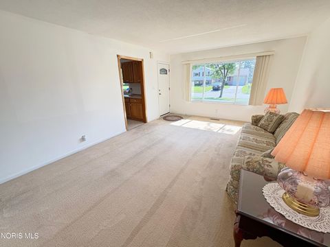 Tiny photo for 1029 Fort Drive, Bowling Green, OH 43402 (MLS # 10010268)