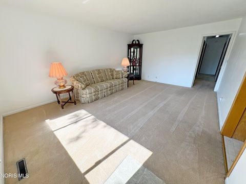 Tiny photo for 1029 Fort Drive, Bowling Green, OH 43402 (MLS # 10010268)