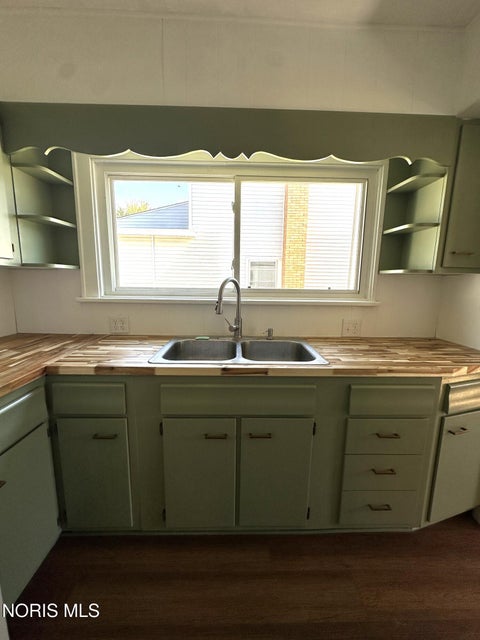 Tiny photo for 204 Laquineo Street, Findlay, OH 45840 (MLS # 10014074)