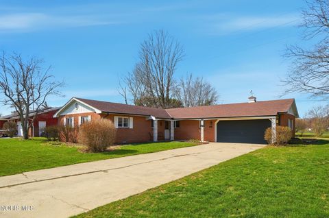 Photo of 400 Chase Road, Findlay, OH 45840 (MLS # 10005675)