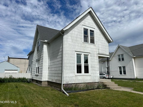 Tiny photo for 160 Oak Street, Rossford, OH 43460 (MLS # 10010830)