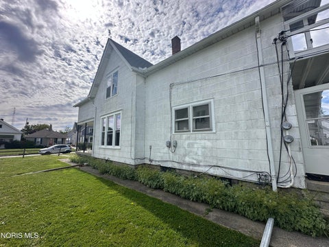 Tiny photo for 160 Oak Street, Rossford, OH 43460 (MLS # 10010830)